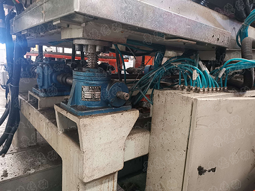 <strong>蝸輪絲桿升降機(jī)</strong>聯(lián)動(dòng)平臺