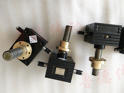 <strong>蝸輪絲桿升降機</strong>